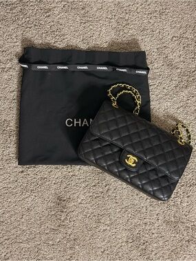 CHANEL Black Quilted Leather Shoulder Bag with Gold Hardware
